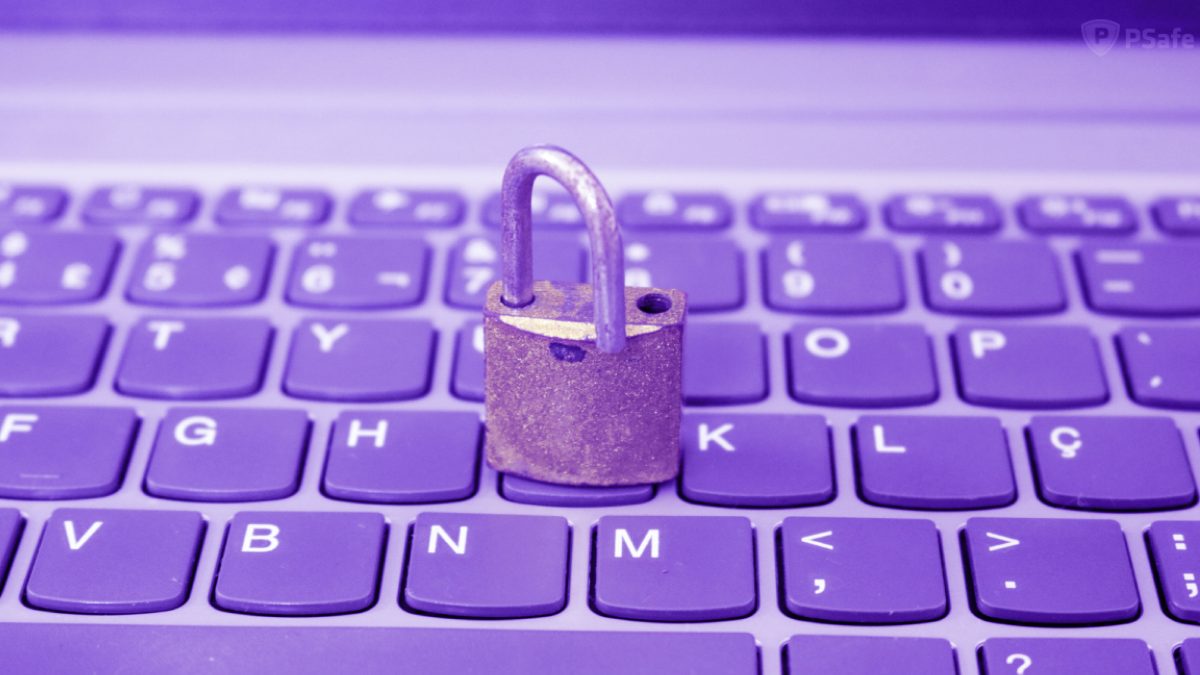Imagem de um cadeado aberto sobre um teclado